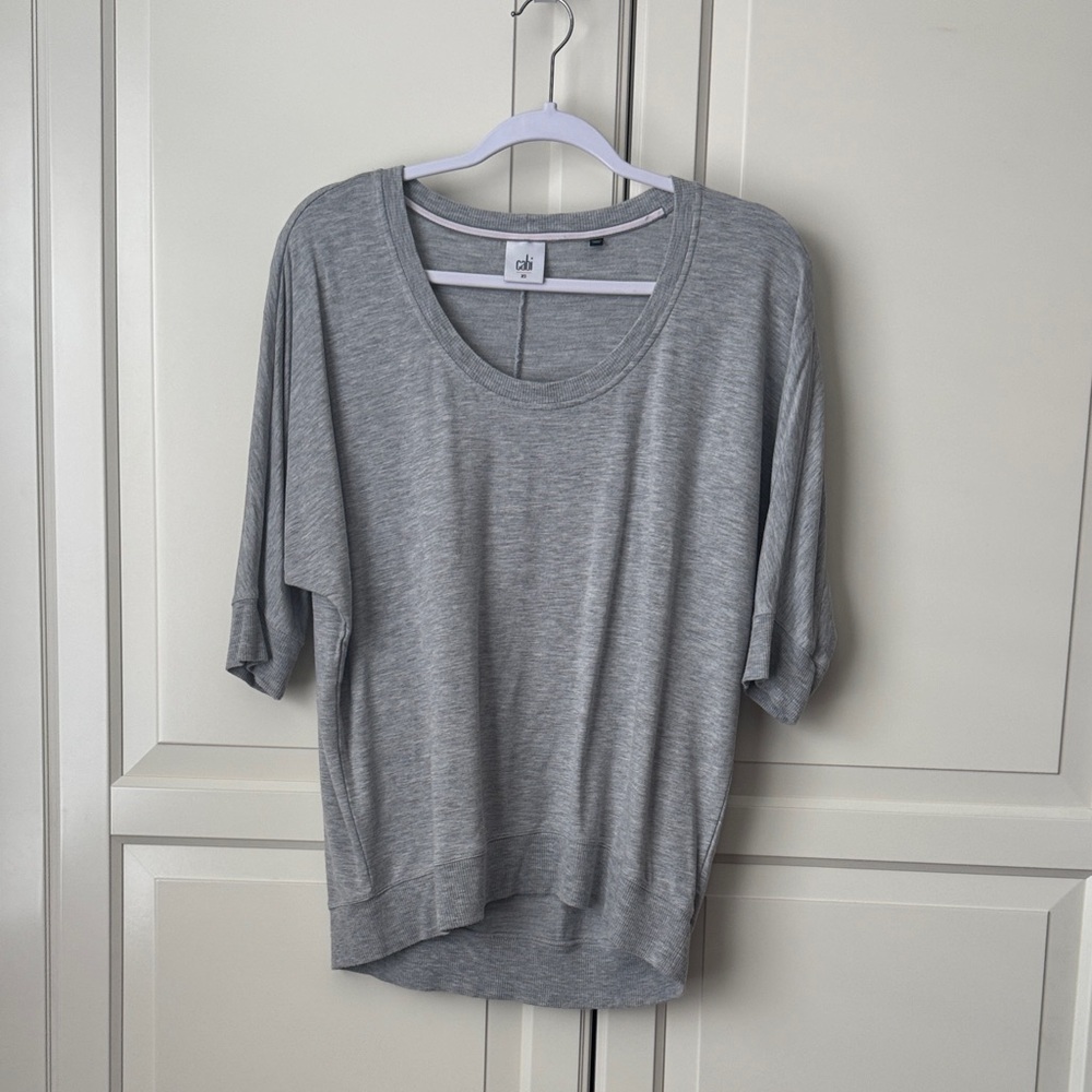 CAbi Light Heather Gray Relaxed Scoop Neck Short Sleeve Top